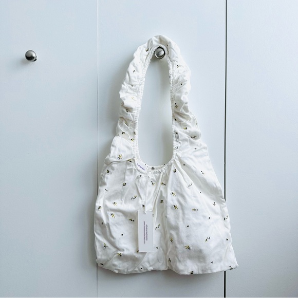 Find Me Now Ruffle Shoulder Bag NWT - Picture 5 of 8